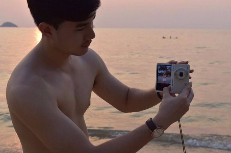 ร้อนจนต้องถอด