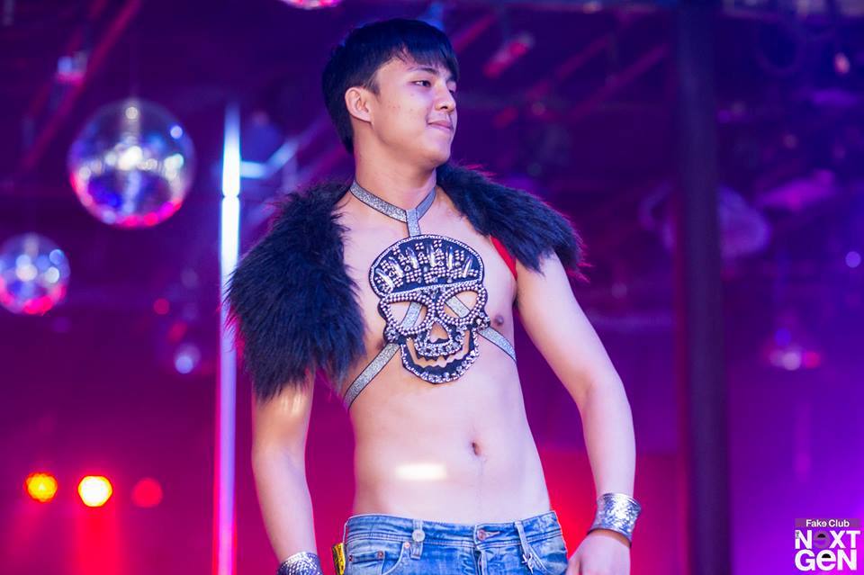 ร้อนจนต้องถอด