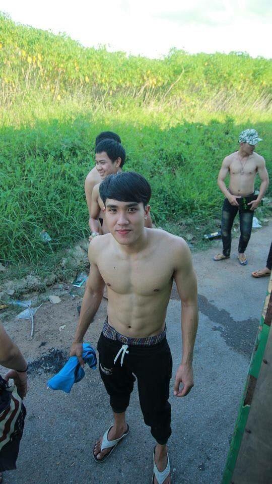 ร้อนจนต้องถอด