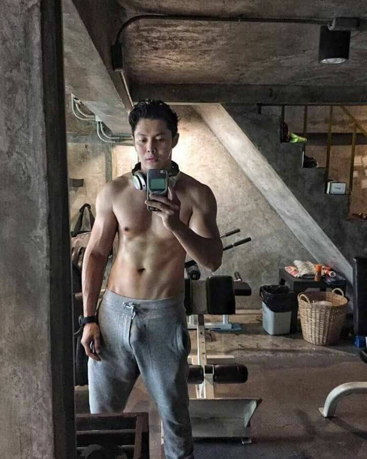 ร้อนจนต้องถอด