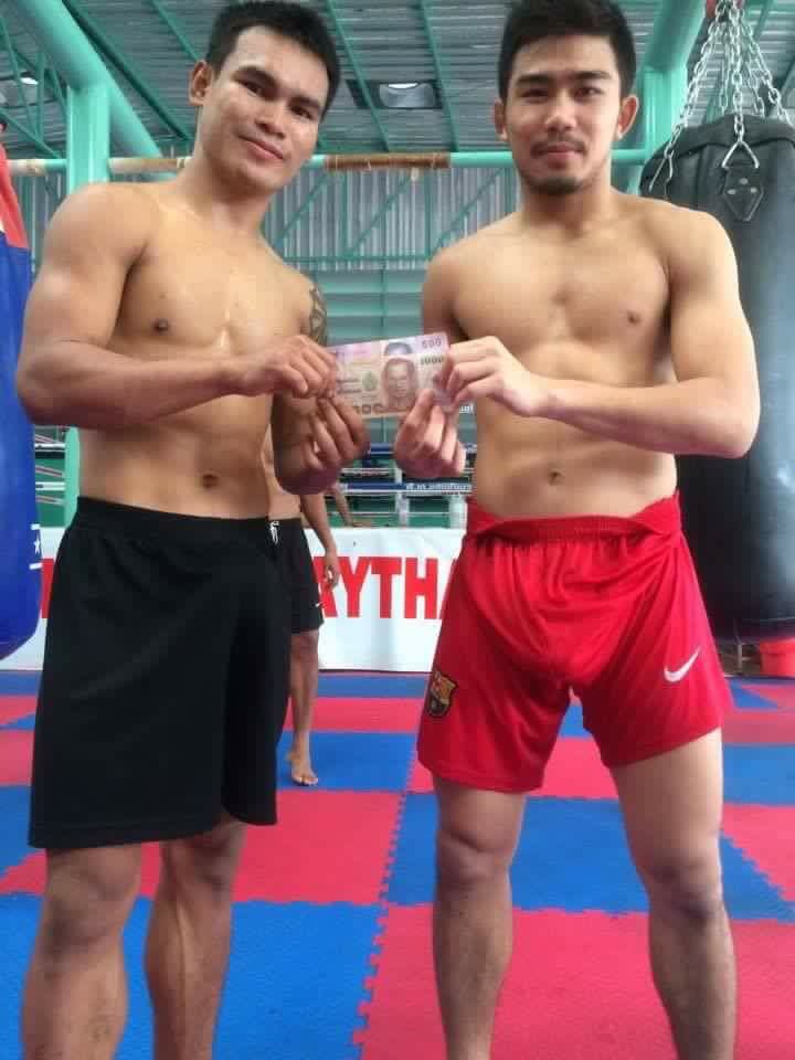 มวยโค้กกันเลยทีเดียว
