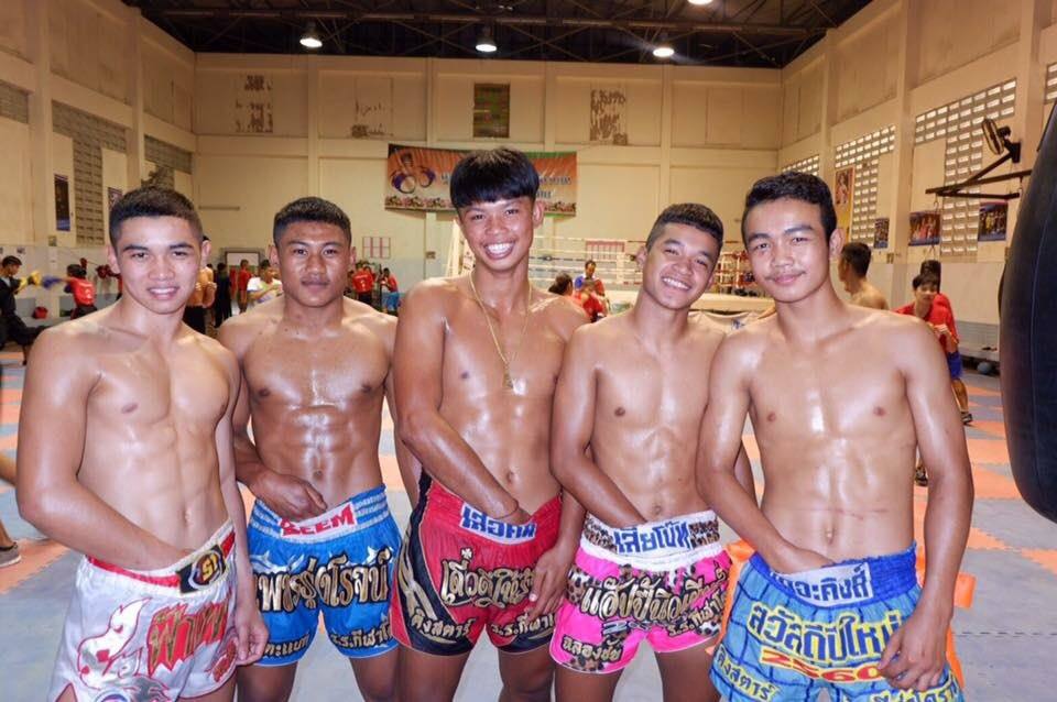 มวยโค้กกันเลยทีเดียวแตกแน่ๆ