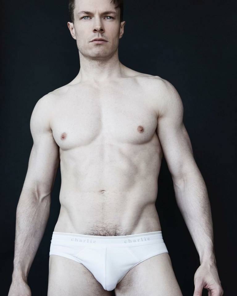 hot male 18 (+18)