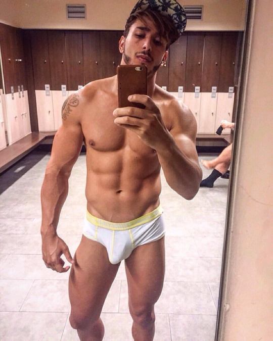 hot male 18 (+18)