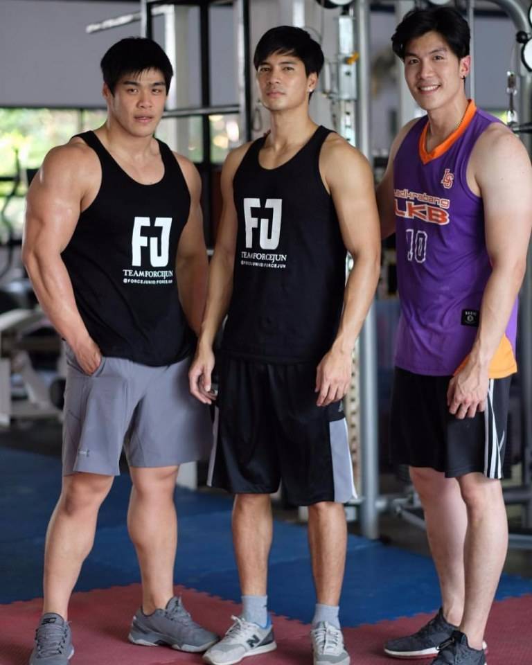 ดาราแซ่บ