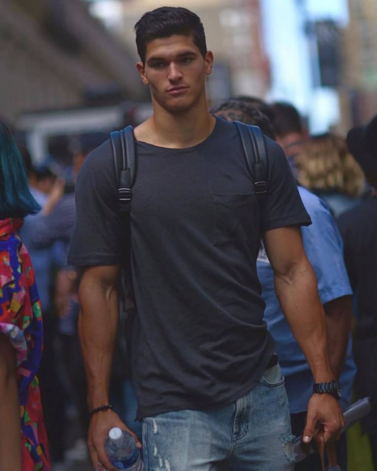 นายแบบหนุ่มมาแรง Trevor Signorino