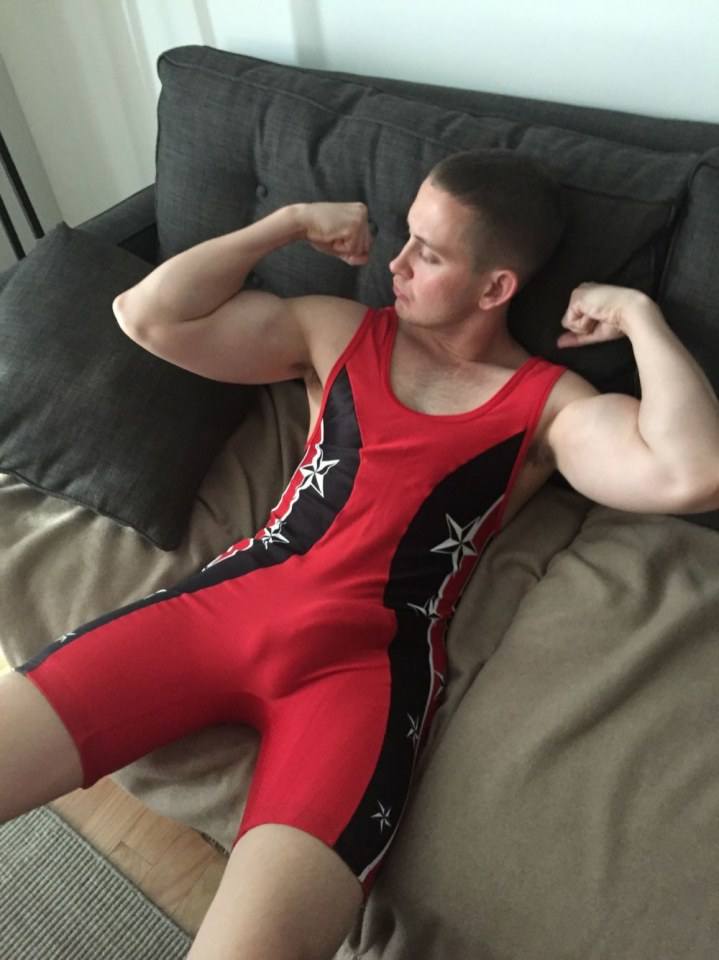 hot male 23 (+18)
