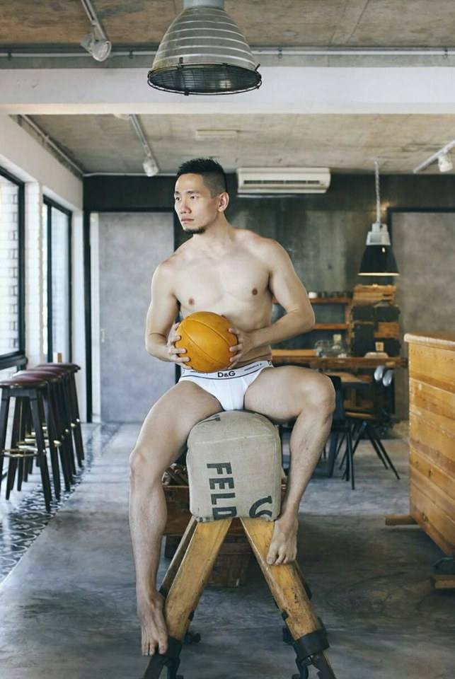 hot male 23 (+18)