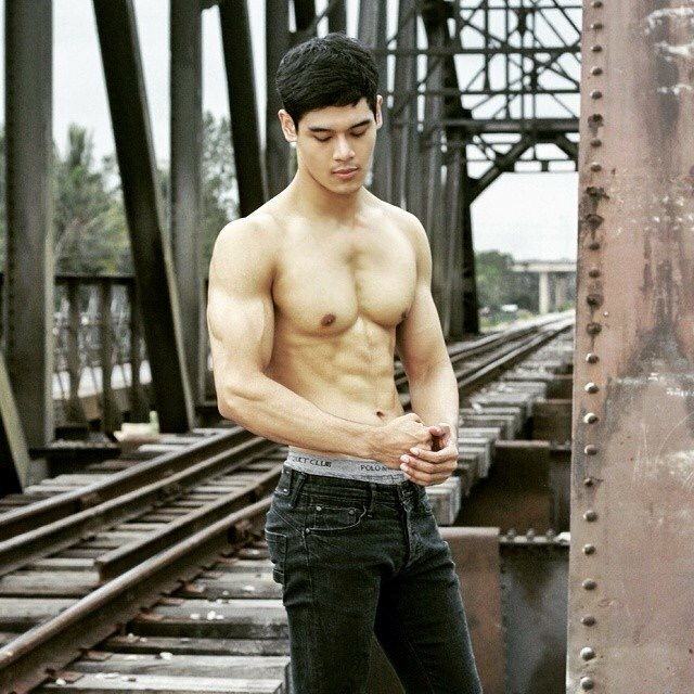 รัก 1,578
