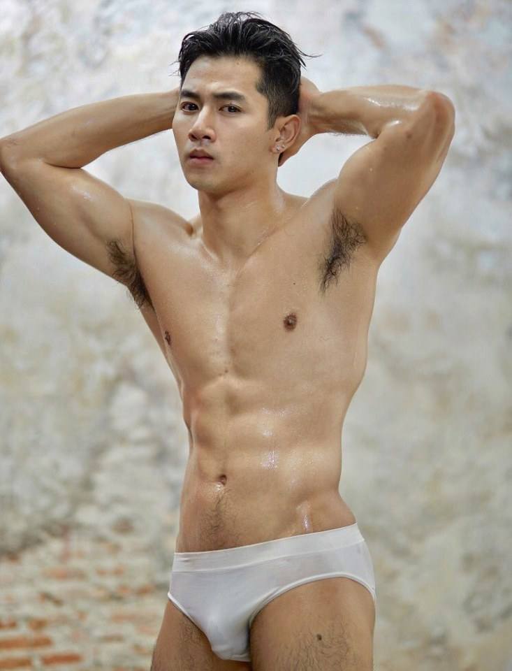 อกกล้ามทามน้ามแตก