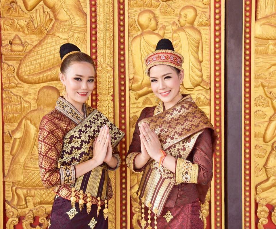 ສະບາຍດີປີໃໝ່สะบายดีปีใหม่2017,พี่น้องลาว-ไทยกับฮูปสาวลาวชุดลาวงามๆ
