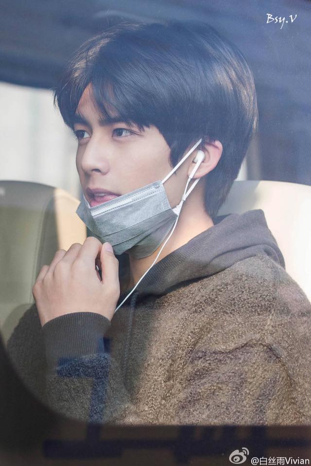 หล่อบ่อีดูตนหัวใจข้อยแด่เนาะ,ซงเว่ยหลง นักแสดงหนุ่มสุดหล่อวัย 18 ปีจากประเทศจีน