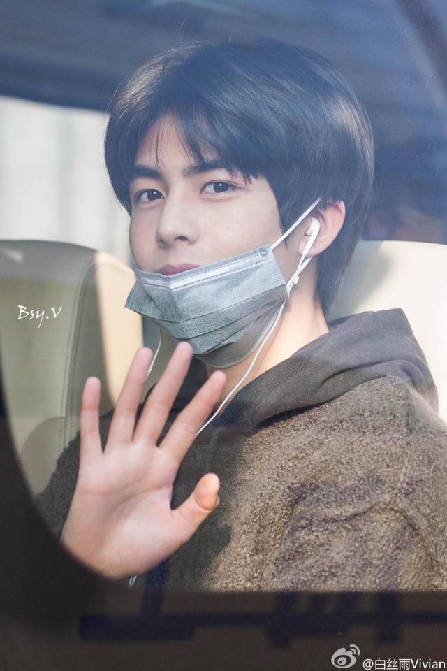 หล่อบ่อีดูตนหัวใจข้อยแด่เนาะ,ซงเว่ยหลง นักแสดงหนุ่มสุดหล่อวัย 18 ปีจากประเทศจีน