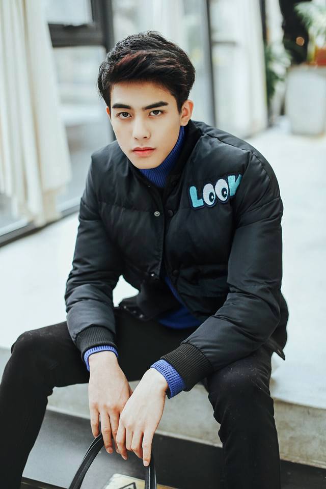 หล่อบ่อีดูตนหัวใจข้อยแด่เนาะ,ซงเว่ยหลง นักแสดงหนุ่มสุดหล่อวัย 18 ปีจากประเทศจีน