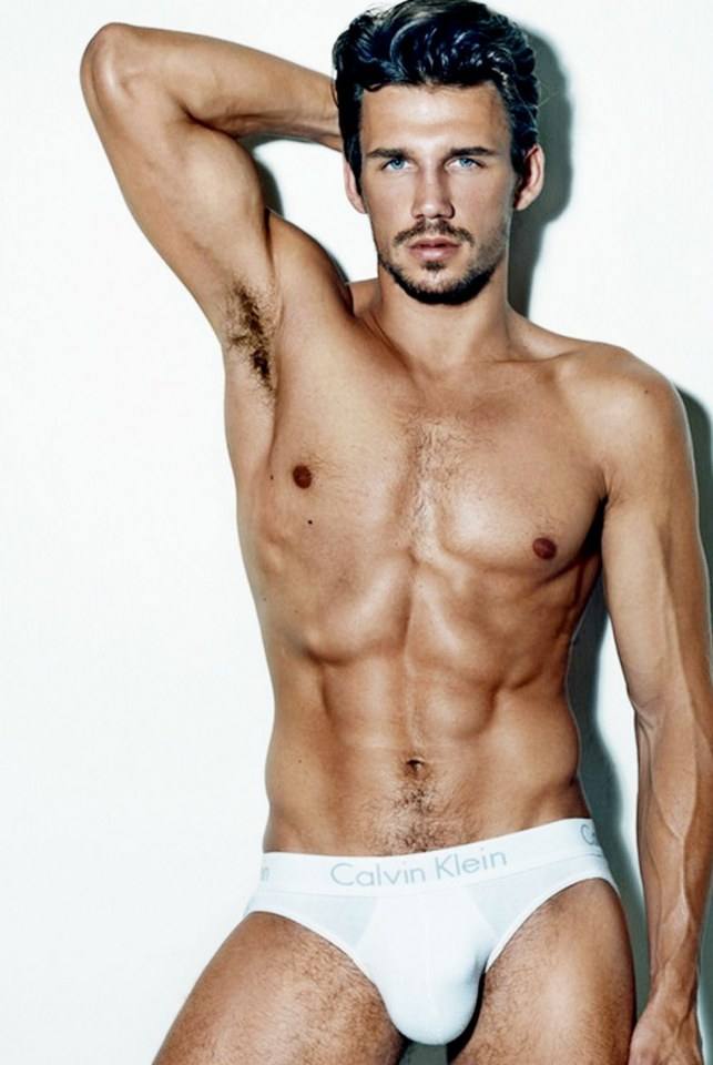 hot male 32 (+18)