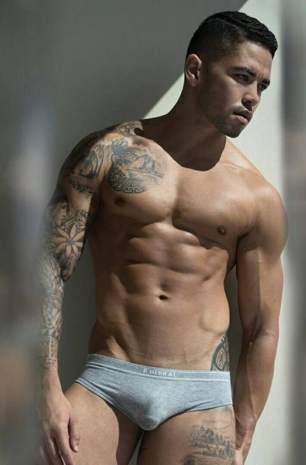 hot male 32 (+18)