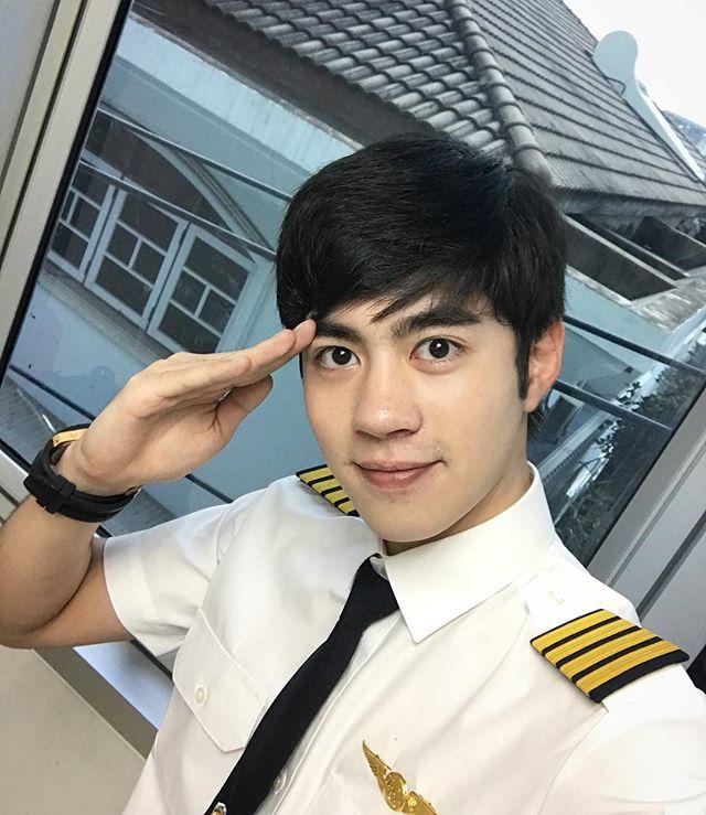 กัน รัชชานนท์ หล่อใสในชุดนักศึกษา