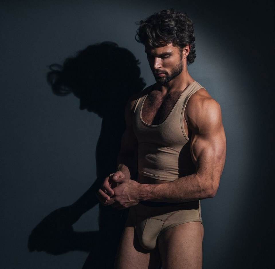 hot male 35 (+18)