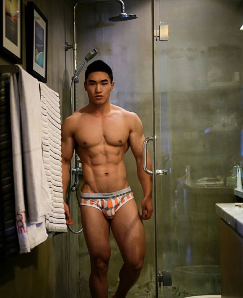 hot male 35 (+18)