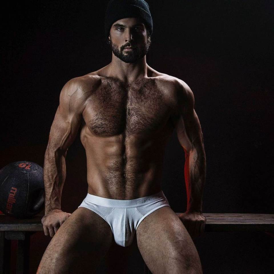 hot male 35 (+18)