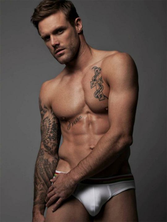 hot male 37 (+18)