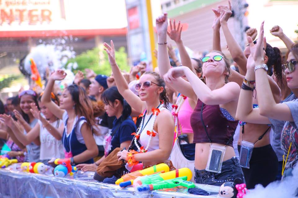 รวมรูปสาวสุดน่ารักในงาน M2F Bangkok Songkran Festival 2017