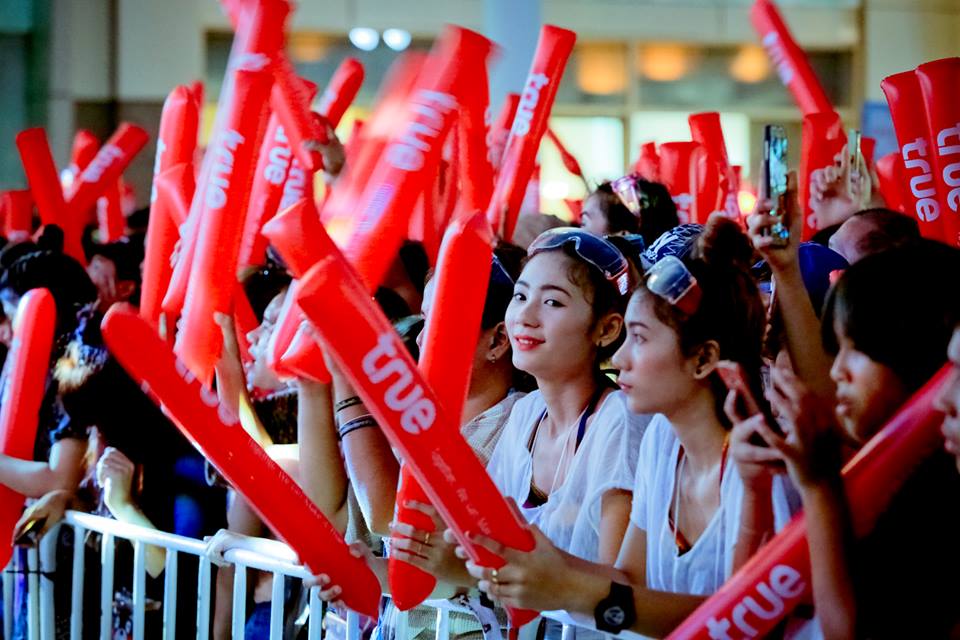 รวมรูปสาวสุดน่ารักในงาน M2F Bangkok Songkran Festival 2017