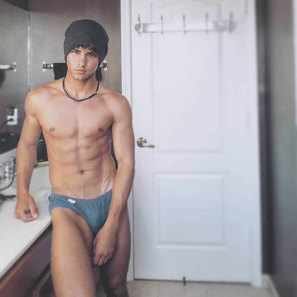 hot male 42 (+18)
