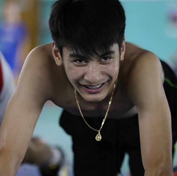นี่โน่ หลวงอามาด,นักกีฬาตีดอกปีกไก่ ทีมชาติลาว,ນີ່ໂນ່ ຫລວງອາມາດ ນັກກິລາຕີດອກປີກໄກ່ທີມຊາດລາວສຸດຫຼໍ່