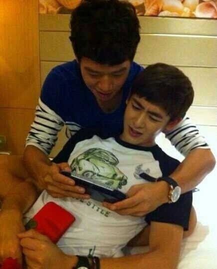เนี่ย  เล่นอะไรกันก็ไม่รู้ 1,613