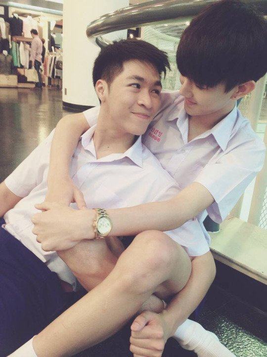 เนี่ย  เล่นอะไรกันก็ไม่รู้ 1,613