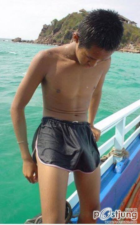 เนี่ย  เล่นอะไรกันก็ไม่รู้ 1,613