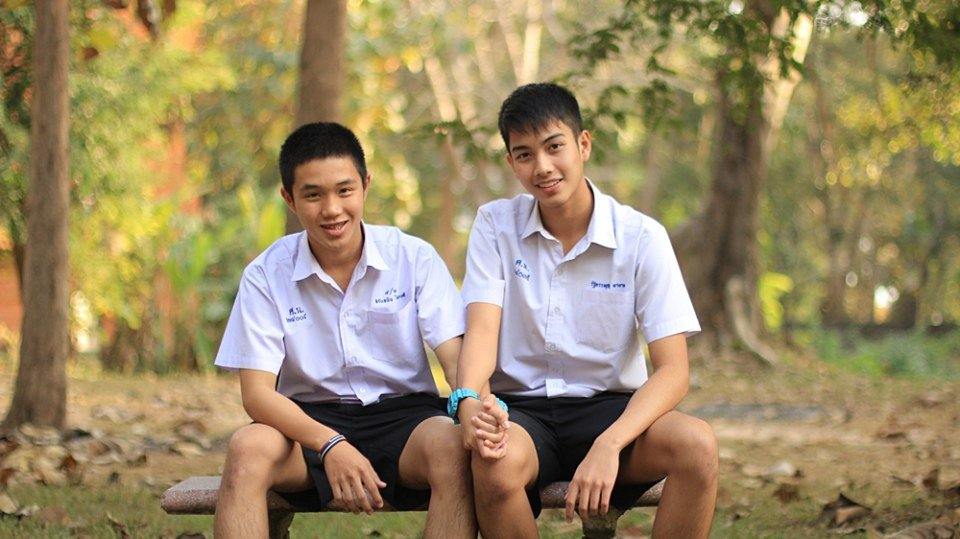 เนี่ย  เล่นอะไรกันก็ไม่รู้ 1,613