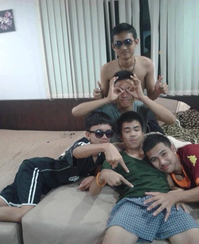 เนี่ย  เล่นอะไรกันก็ไม่รู้ 1,613