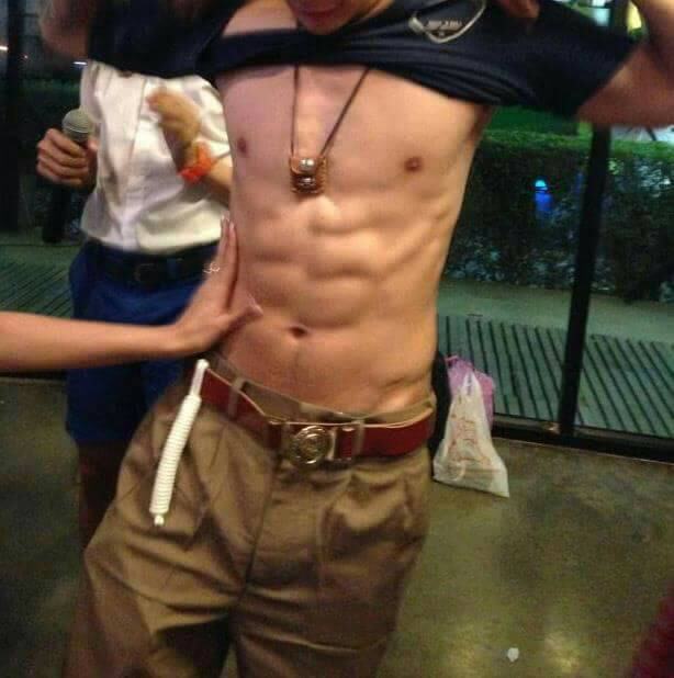 นร.ซิกแพคเน้นๆ