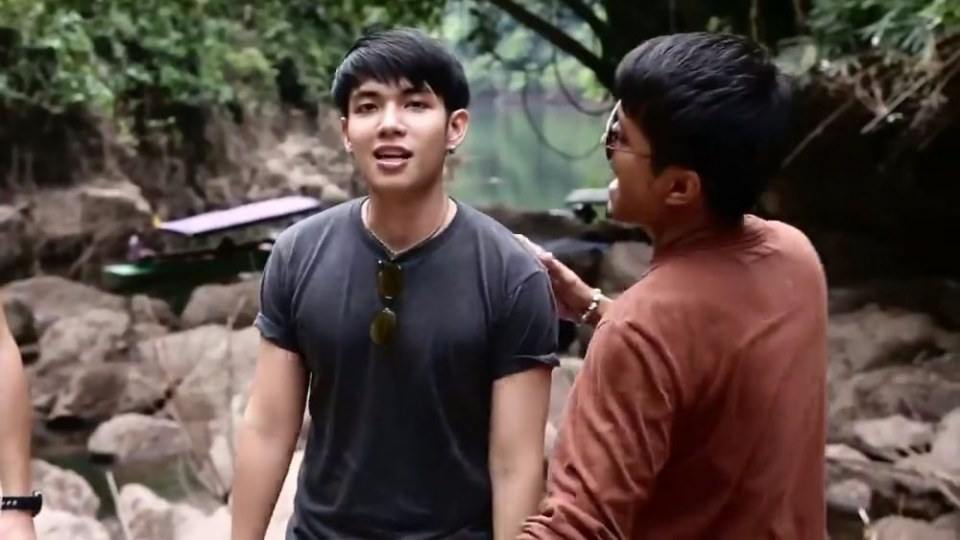 คนหล่อแก้ผ้าที่ใดไปบ่อนหั้น,(จะเอาคนนี้,อยากจุดพลุให้แตกวันละหลายดอก)รายการโสดต้องเที่ยว