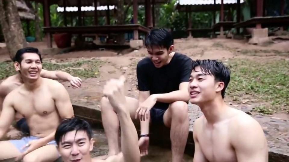 คนหล่อแก้ผ้าที่ใดไปบ่อนหั้น,(จะเอาคนนี้,อยากจุดพลุให้แตกวันละหลายดอก)รายการโสดต้องเที่ยว
