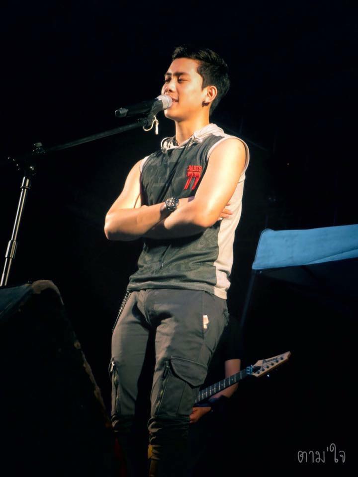 คลั่งเด็กหนุ่ม