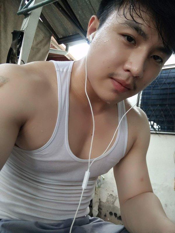 คลั่งเด็กหนุ่ม