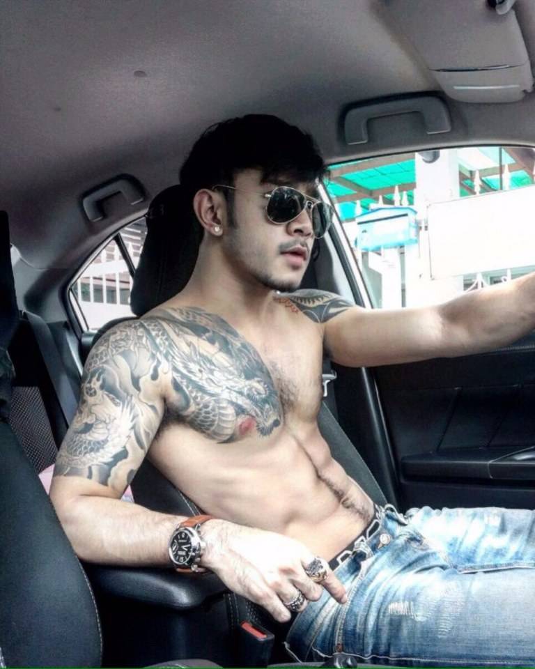 คลั่งเด็กหนุ่ม