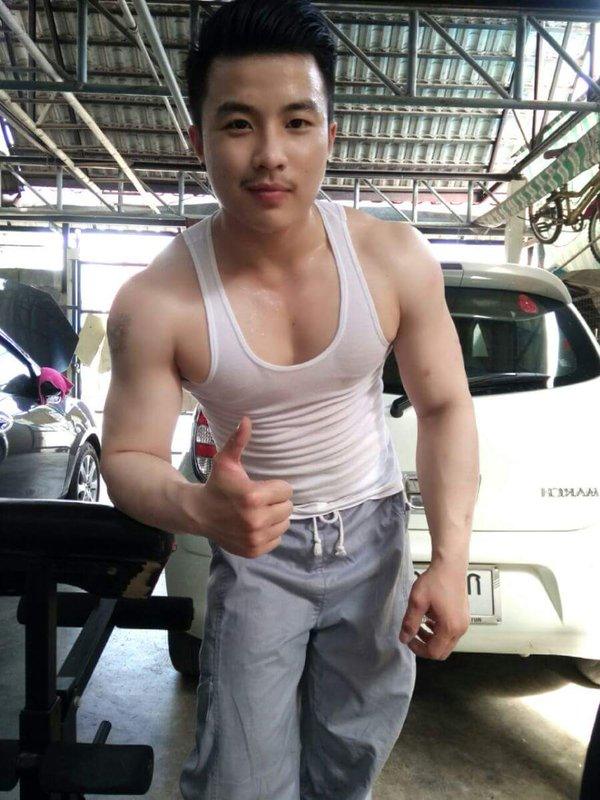 คลั่งเด็กหนุ่ม