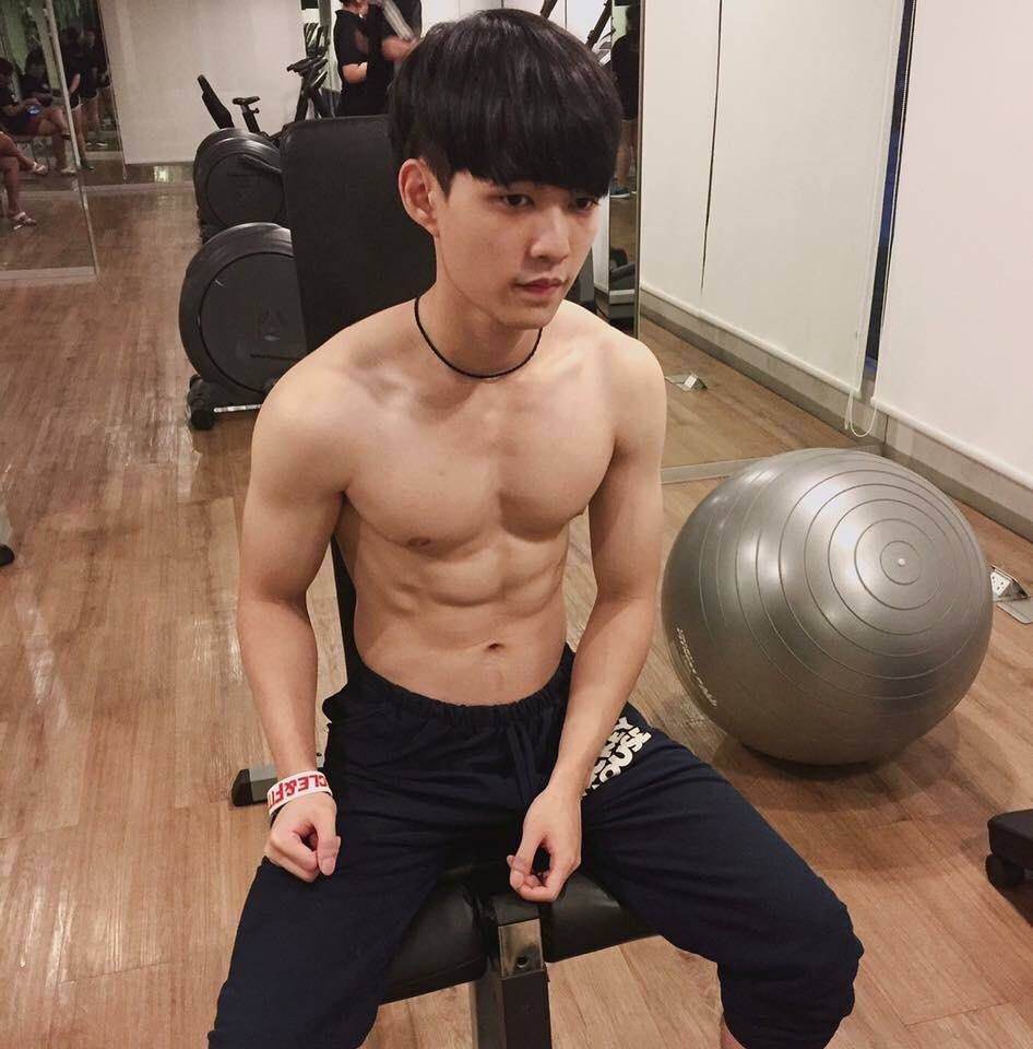 คลั่งเด็กหนุ่ม