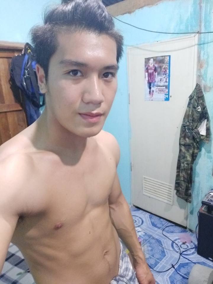 คลั่งเด็กหนุ่ม