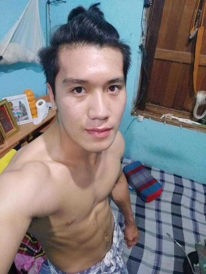คลั่งเด็กหนุ่ม