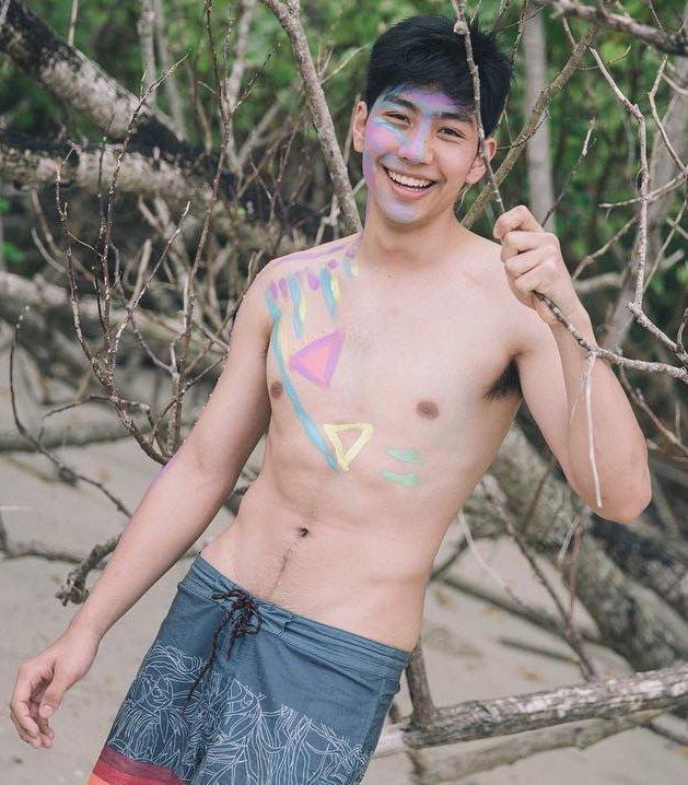คลั่งเด็กหนุ่ม