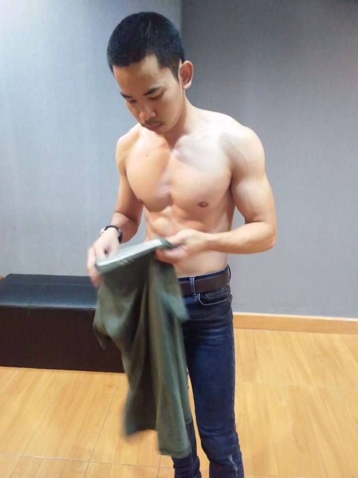 คลั่งเด็กหนุ่ม