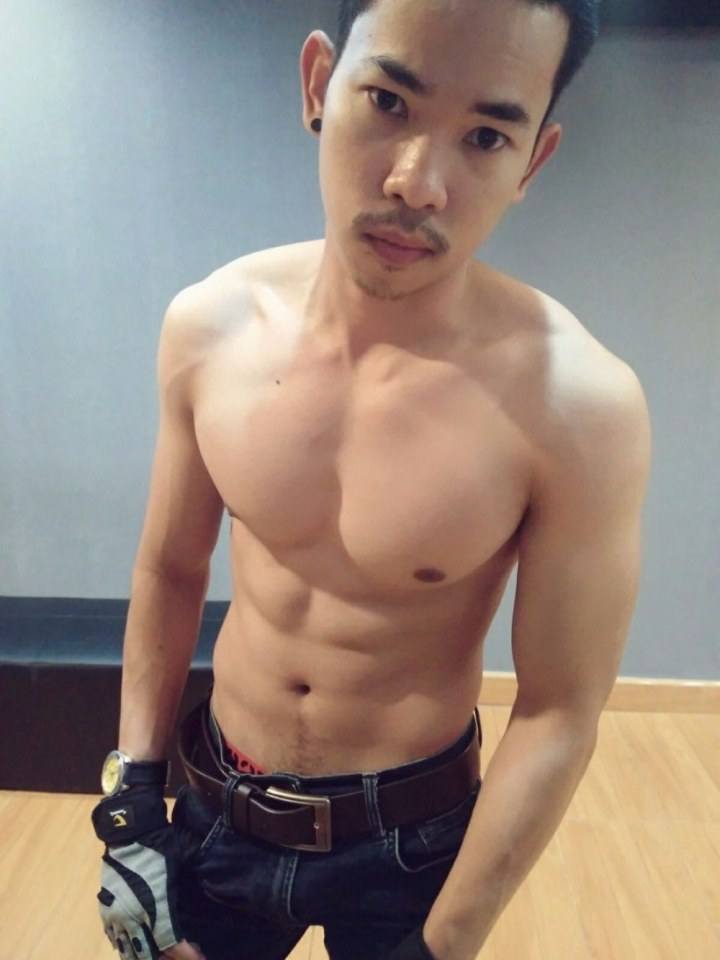 คลั่งเด็กหนุ่ม