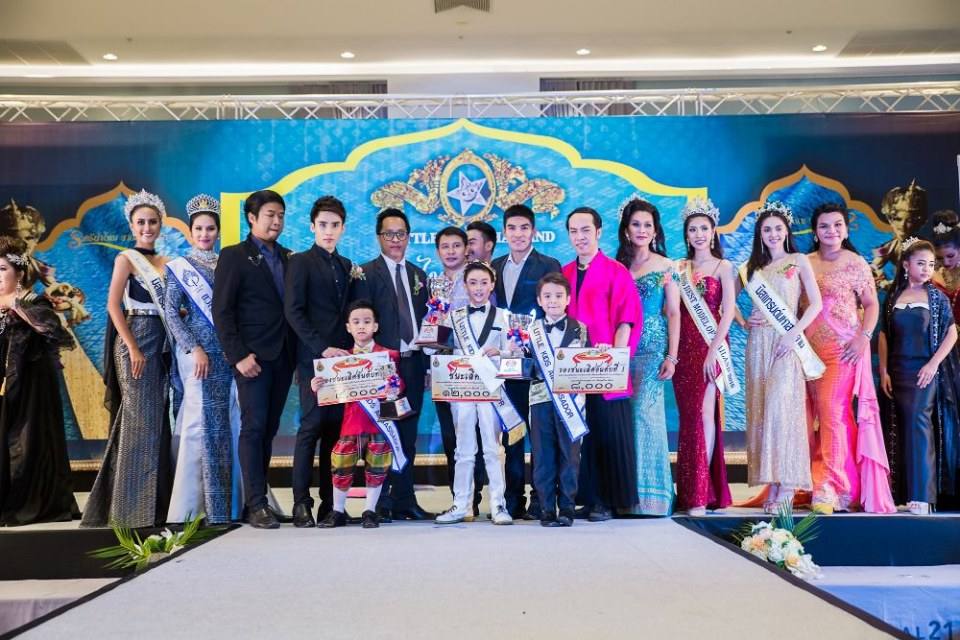 ประกวดแฟชั่นโชว์ราตรีผ้าไหมสายใยแห่งรัก