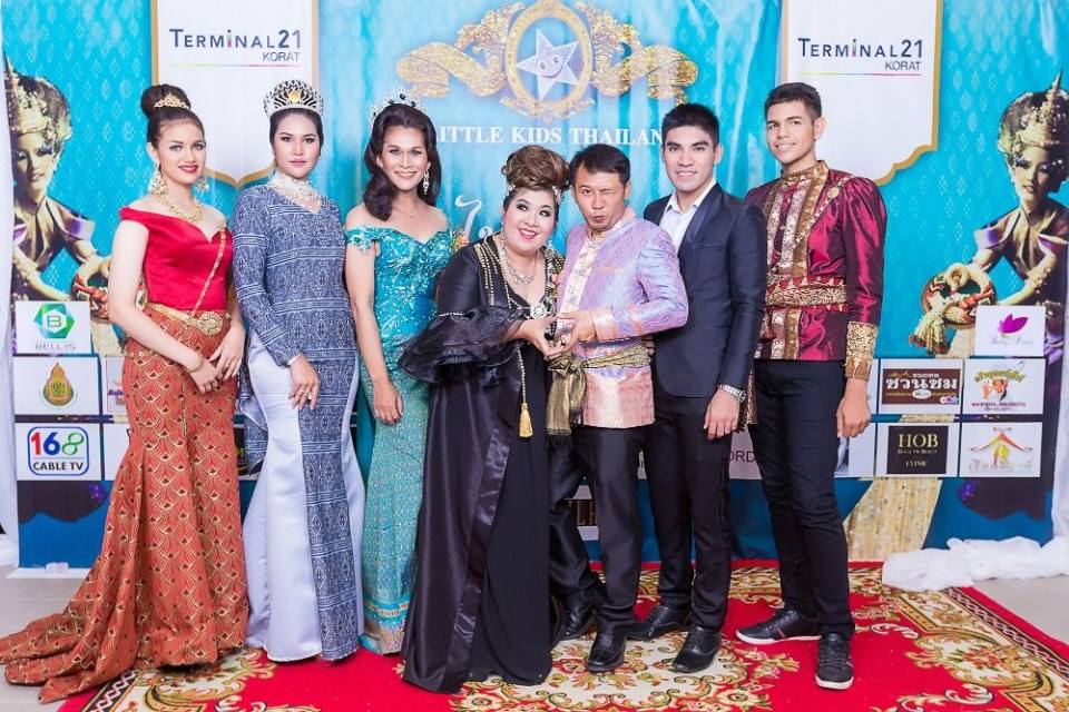 ประกวดแฟชั่นโชว์ราตรีผ้าไหมสายใยแห่งรัก