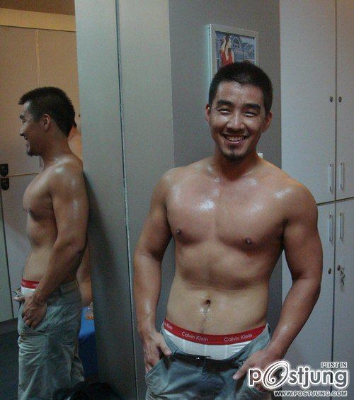ผู้ชายตัวเมือกมาอีกแล้ว 1,719